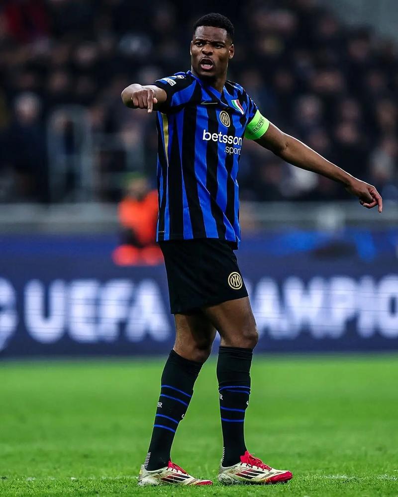 2025年世界女排联赛半决赛，意大利3-0战胜波兰，凭借进攻和网口优势强势夺冠。