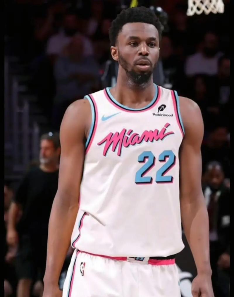 曼联主场迎战西汉姆联，两队均形势不佳，曼联有望取胜。（曼联坐镇老特拉福德迎战西汉姆，双方状态低迷，红魔更被看好取三分。）