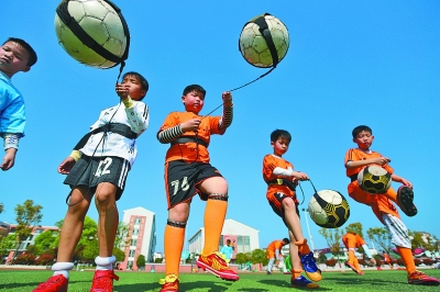 3C哥哥：3C随时都能准备好登场比赛，但我觉得他更愿意当观众（3C哥哥：3C随时能上场，但他更倾向当观众）