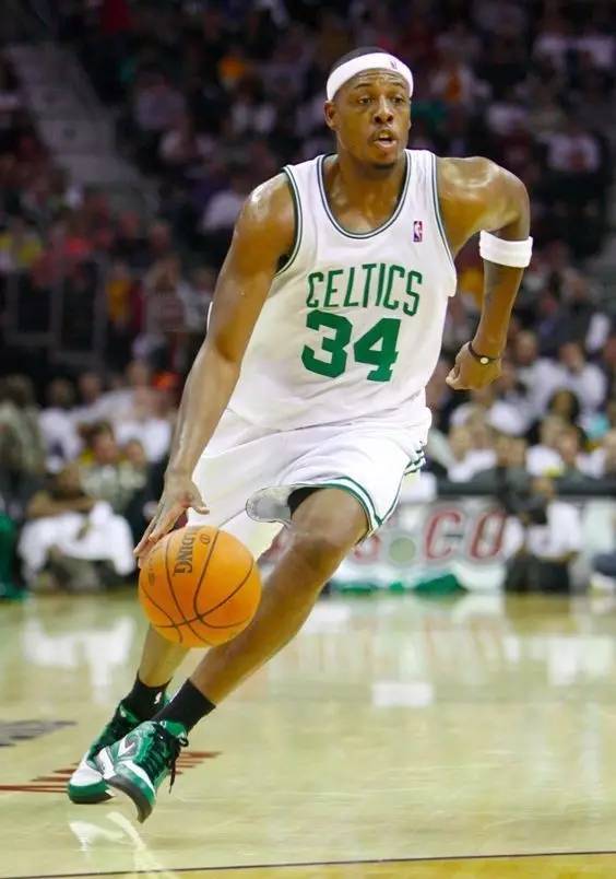 国际米兰vs利物浦全场数据：射门数6-8，控球率五五开（国际米兰对利物浦全场统计：射门6比8，控球势均力敌）