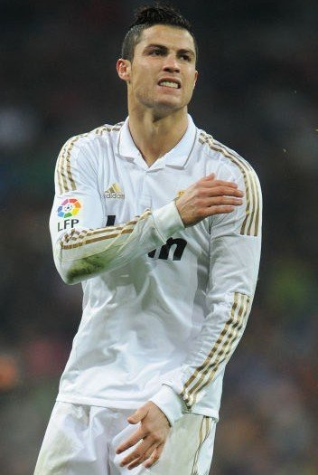 上海久事以111-72大胜四川丰谷，展现强大实力，全队多点开花，四川队虽努力但难敌强队。（上海久事111-72大胜四川丰谷：多点开花显统治力，四川虽拼仍难抵强敌）