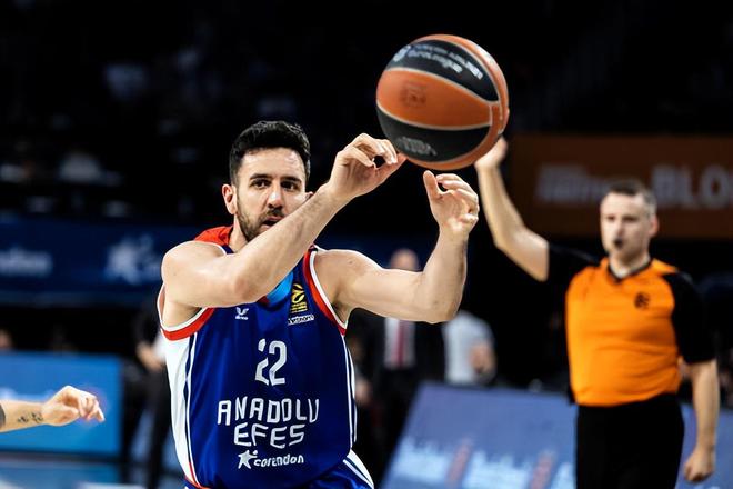 海兰德：泰伦卢在开玩笑，他是一个很棒教练&好人（海兰德：泰伦卢只是开个玩笑，他既是出色的教练也是好人）